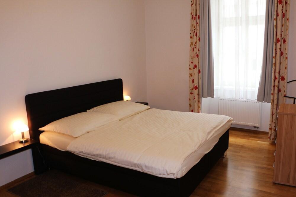 Central Apartmany Biela Street Bratislava Dış mekan fotoğraf